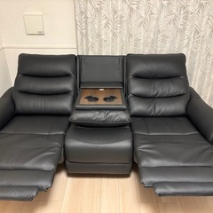 ニトリ3人掛け電動ソファ本革黒色の画像