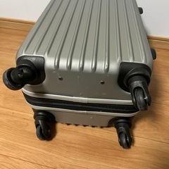 12/16までスーツケースの画像