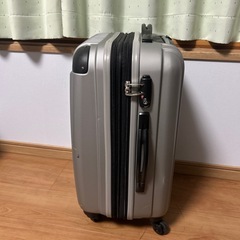 12/16までスーツケースの画像
