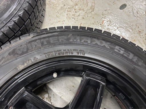 1シーズンしか履いてません！スタッドレス・ホイールセット ・ジムニー
