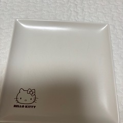 お話中【差し上げます】キティちゃん　お皿の画像
