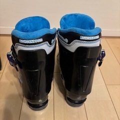 キッズ、スキー板、ストック、ブーツ3点セットの画像