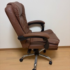 【無料】リクライニング・フットレスト付き 快適オフィスチェア（茶色）0円の画像