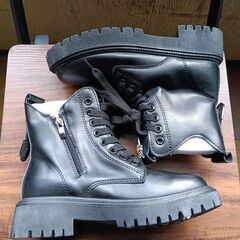 新品 22.5cm レディース ブーツ ブラック 厚底 シューズ ショートブーツ 識別番号:【B227-Z】の画像