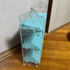 レトロな小さい棚の画像