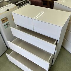 【リサイクルショップ ピカソ 小松原】🌈✨【超美品‼️ツヤッツヤ✨】ニトリ QUESS（クエス）80-4LC WH✨人気のホワイトハイグロス幅80cmローチェスト🎉★9244★の画像