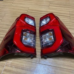 ハイラックス GUN125 後期 純正 テール ランプ
の画像