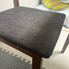 テーブルと椅子の画像