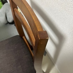 テーブルと椅子の画像