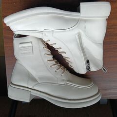 新品 23cm レディース ブーツ ホワイト 厚底 シューズ ショートブーツ 識別番号:【B223-Z】の画像