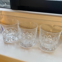 クリスタルグラス　☆☆　ウイスキーグラス　ロックグラス　2コ　＋　おまけショットグラス　3コ　☆☆　重厚感ありの画像