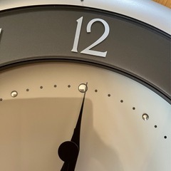 壁掛け時計 丸型 シルバー シンプル(サイズ直径32cm)の画像