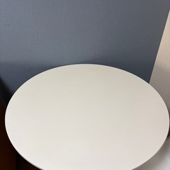 おしゃれなカフェテーブル&チェアの画像