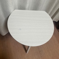 ホワイトサイドテーブルの画像