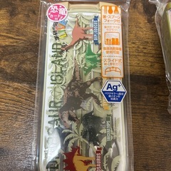 新品未使用未開封 恐竜柄 お弁当箱 コップ 箸・スプーン・フォークセットの画像