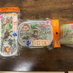 新品未使用未開封 恐竜柄 お弁当箱 コップ 箸・スプーン・フォー...