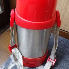 昔ながらの水筒の画像