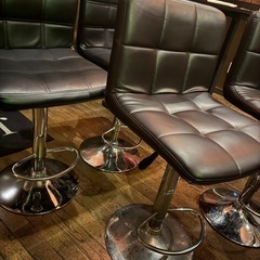 黒カウンターチェア4脚セット
の画像