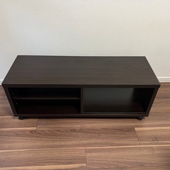 ダークブラウンのテレビボードの画像