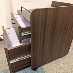 木製オフィス家具のキャスター付きキャビネットの画像