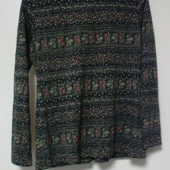 日本製 黒の花柄長袖 トップス （サンレディールック）お譲りします。の画像