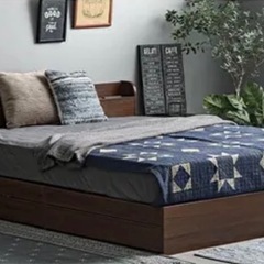 美品・クイーンベッドフレームの画像