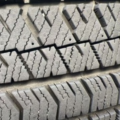 美品スタッドレスタイヤの画像