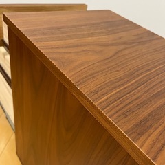 ウォールナットデスクチェストの画像