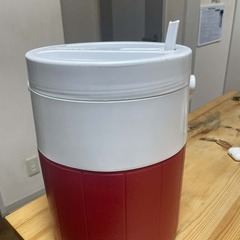 大きな水タンクの画像