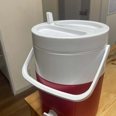 大きな水タンクの画像