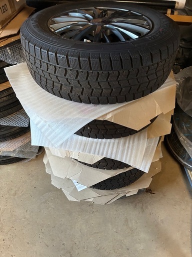 スタッドレスタイヤ　4本セット　アルミ付き　195/65R15 91Q GOODYEAR
