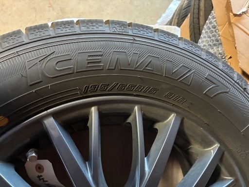 スタッドレスタイヤ　4本セット　アルミ付き　195/65R15 91Q GOODYEAR