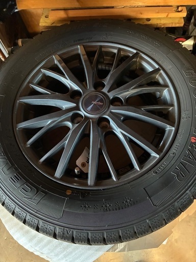 スタッドレスタイヤ　4本セット　アルミ付き　195/65R15 91Q GOODYEAR