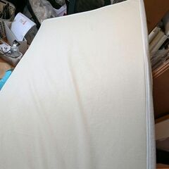 ZINUS（ジヌス）ベッドフレーム＋マットレス（ダブルサイズ）の画像