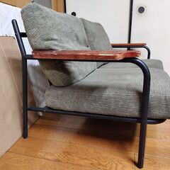 世田谷区近辺配送可能　モダンデコ ソファ スチールフレーム　2人掛け  おしゃれ ヴィンテージ ビンテージ アンティーク 西海岸 ブルックリン 北欧 　高級感のある無垢材アームレスト　2人掛けコーデュロイソファの画像