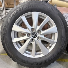 BRIDGESTONEのスタッドレスタイヤとアルミホイールのセットですの画像