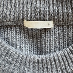 GUグレーセーターの画像