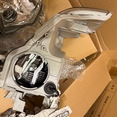 ハイエース 純正LEDヘッドライトの画像