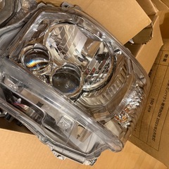 ハイエース 純正LEDヘッドライトの画像