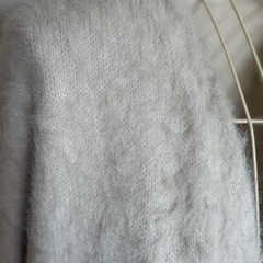 白ふわふわロングカーデの画像