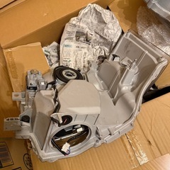 ハイエース 純正LEDヘッドライトインナーブラックの画像