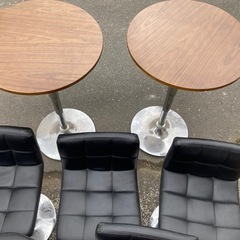 テーブル椅子の画像