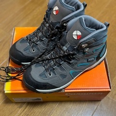 ほぼ未使用　登山靴　27.0 EEの画像