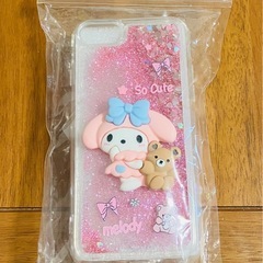 【新品未開封】 マイメロディのラメ入りピンクソフトケースとパールビーズストラップのセットの画像