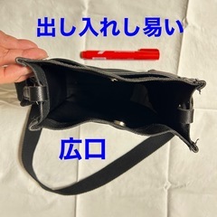 しっかり素材のシンプルバッグの画像