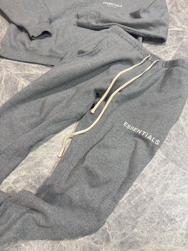 決まりました☆essentials 廃盤モデル 希少 セットアップ 裏起毛で暖かい 上下L 大きめ