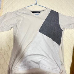 白系のTシャツ２枚の画像