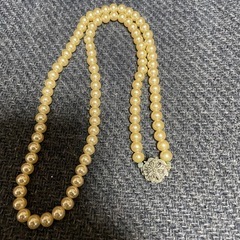 パール 二重ネックレス 花模様留め具の画像