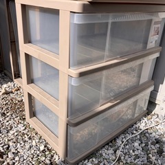 収納ケース　3段　4個ありますの画像