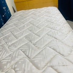 シングルベッドフレーム+マットレスの画像